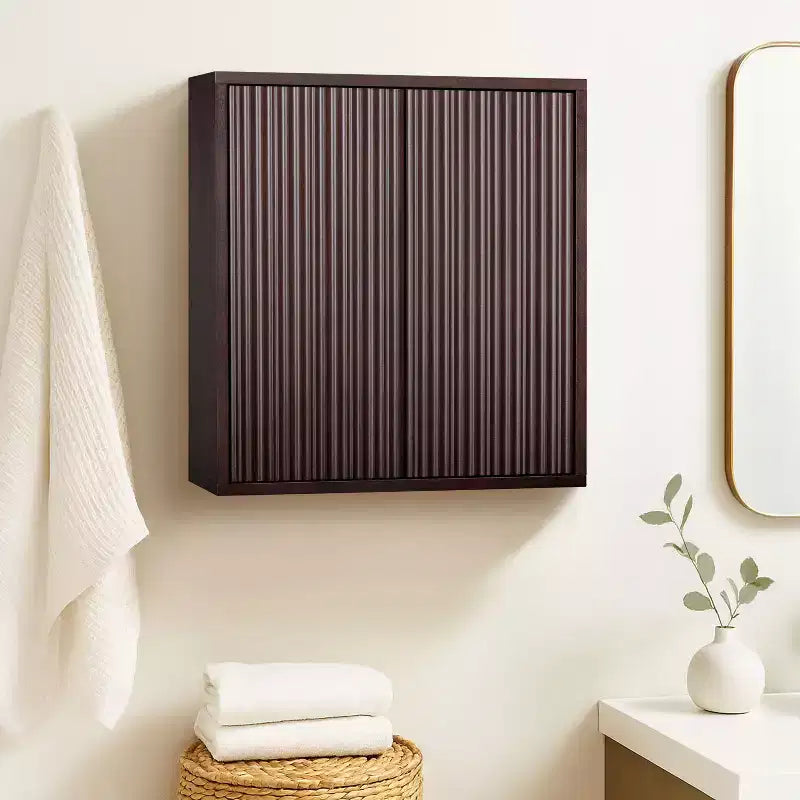 Armoire murale bohème moderne à 2 portes avec bois massif et façades cannelées contemporaines